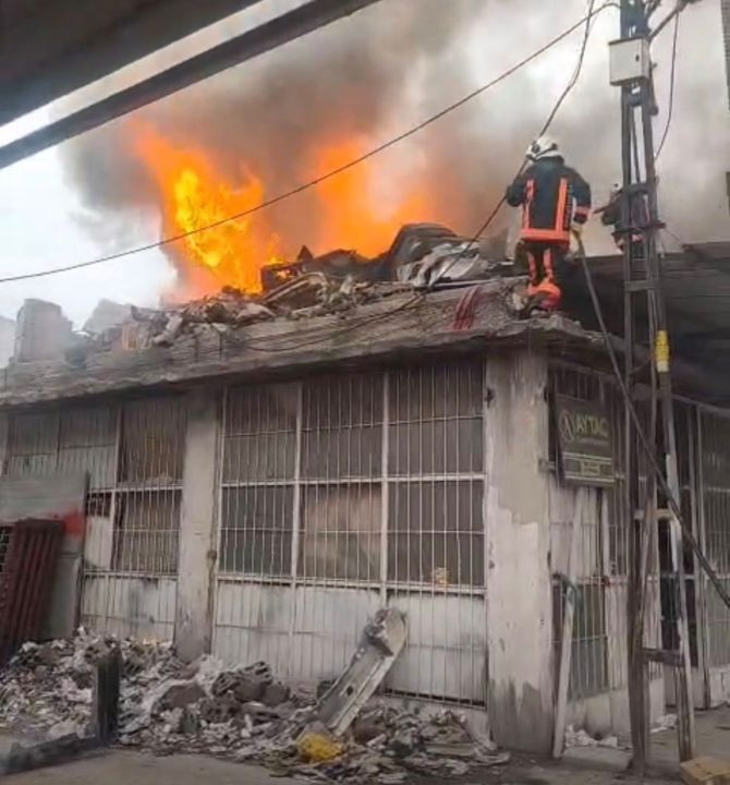 Malatya'da Kaporta atölyesinde yangın