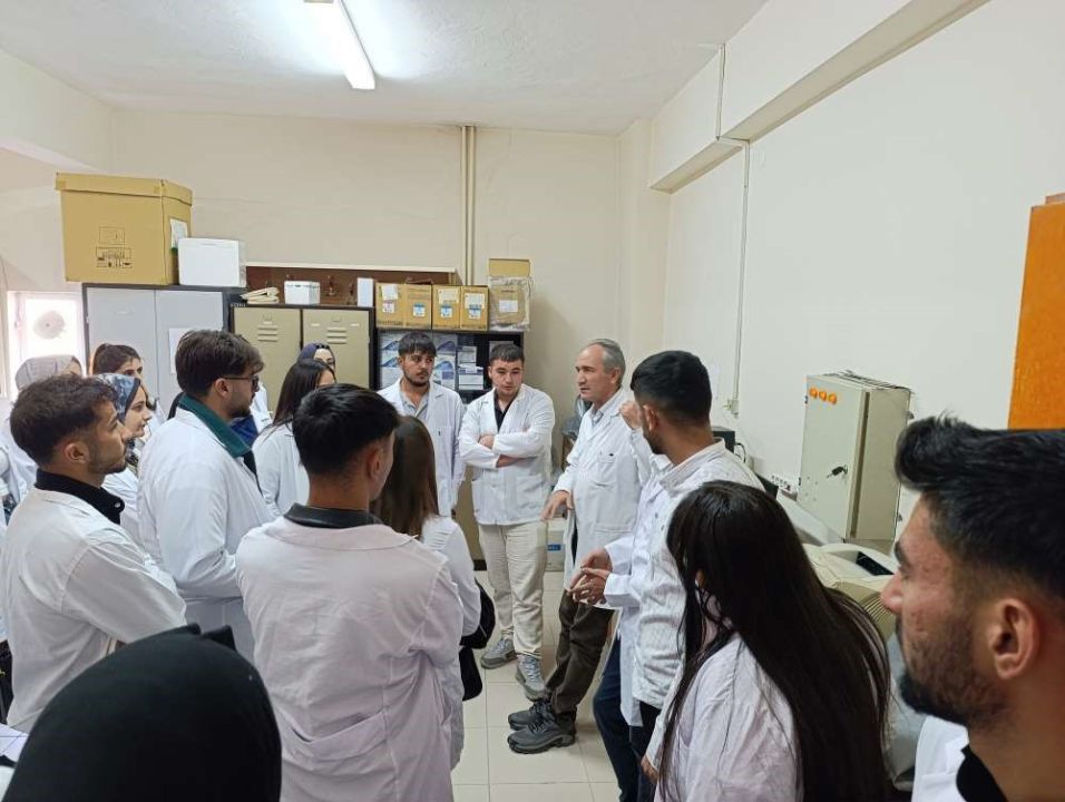 Ardahan Üniversitesi öğrencileri Van’da sertifikalı sığır yetiştiriciliği eğitimine katıldı