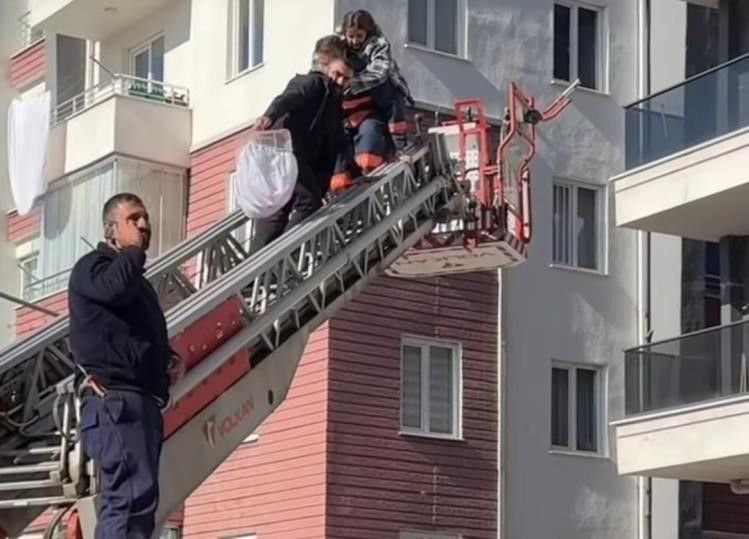 Otopark yangınında 29 kişi dumandan etkilendi