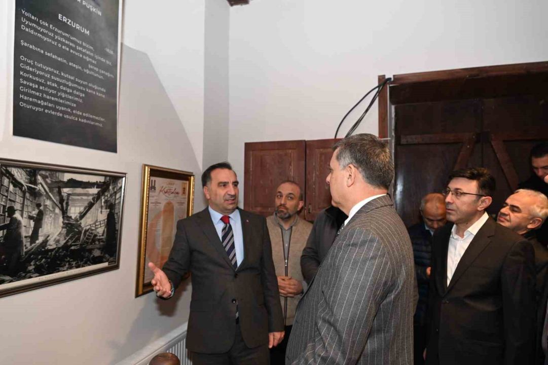 Vali Çiftçi, "Dil ve Edebiyat Konağı"nı inceledi, "Edebiyat Sokağı"nda gezdi