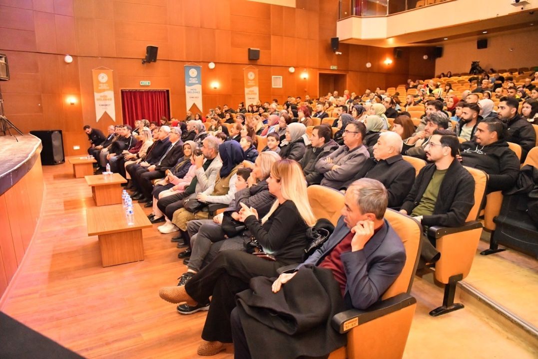"Havlucu Memed Anlatıyor" tiyatro gösterisi yoğun ilgi gördü