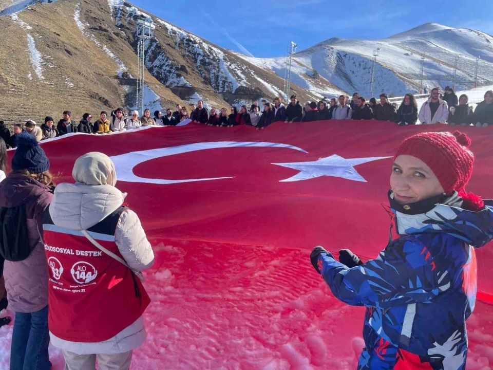Erzurum’da "Şiddete karşı tek yürek" yürüyüşü düzenlendi
