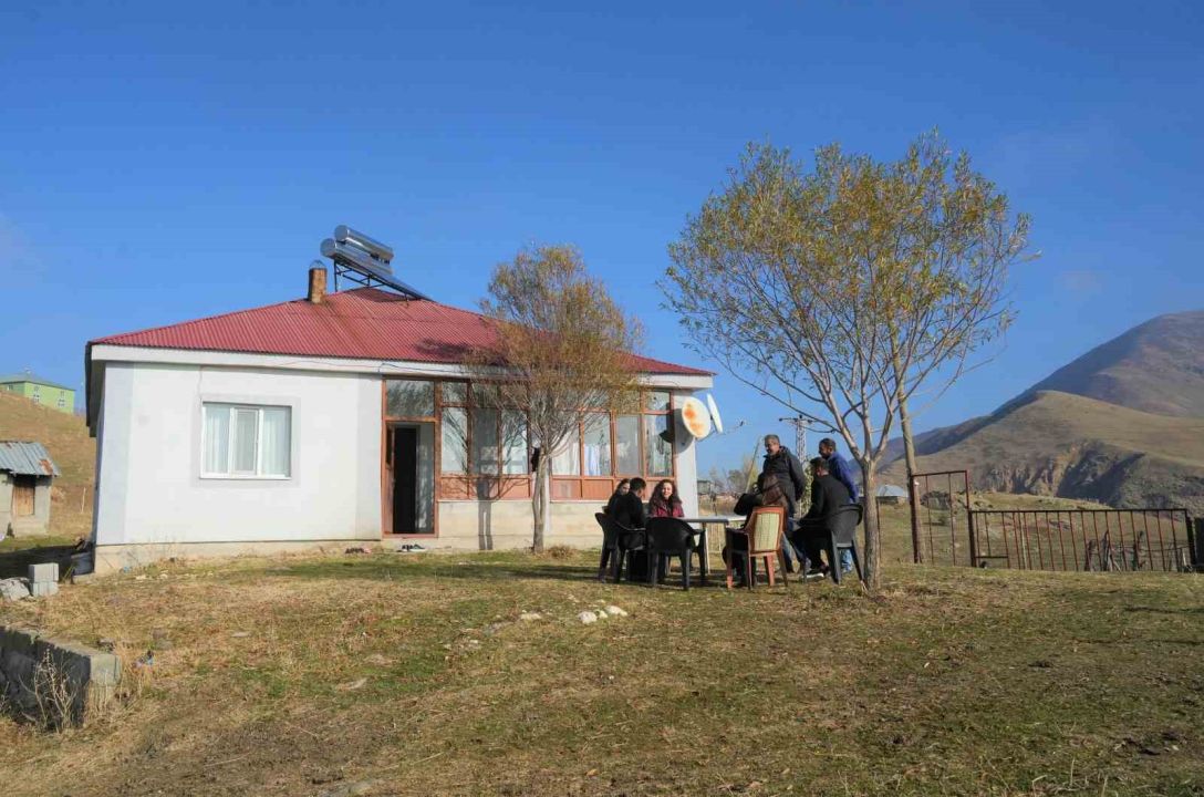 Devamsız öğrenciler için köy köy geziyorlar