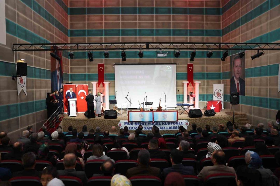 Muş'ta 24 Kasım Öğretmenler Günü törenle kutlandı