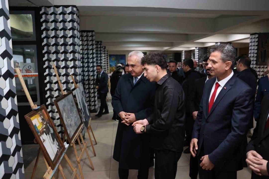 Muş'ta 24 Kasım Öğretmenler Günü törenle kutlandı