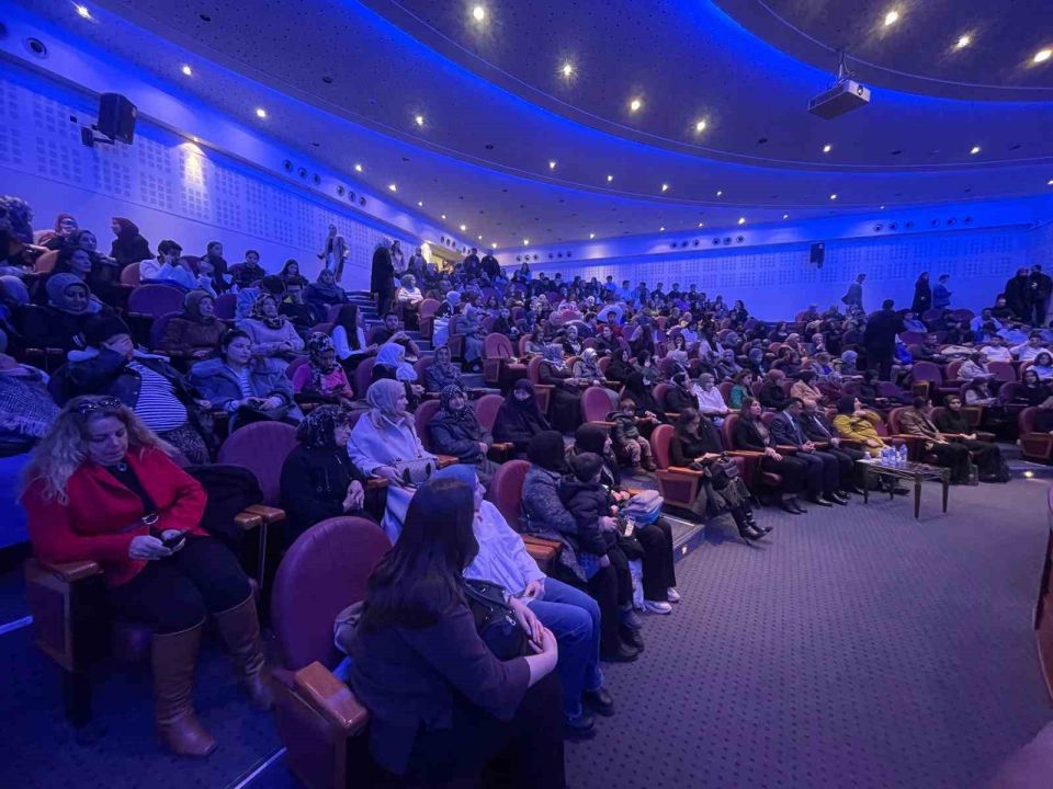 Erzurum’da "Kadına yönelik şiddetin izleri" paneli