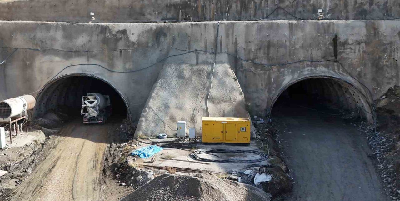 Bitlis, Van ve Diyarbakır arasında ulaşımın konforunu artıracak projeler hızla sürüyor