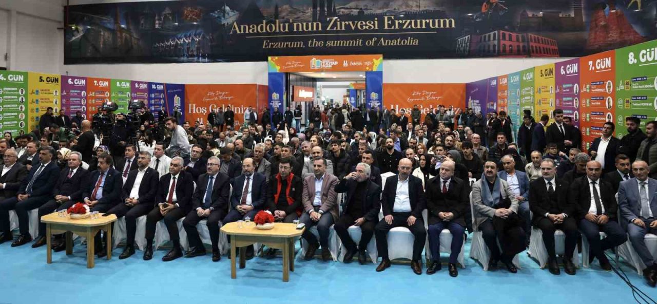 Başkan Sekmen kitapseverlerle buluştu