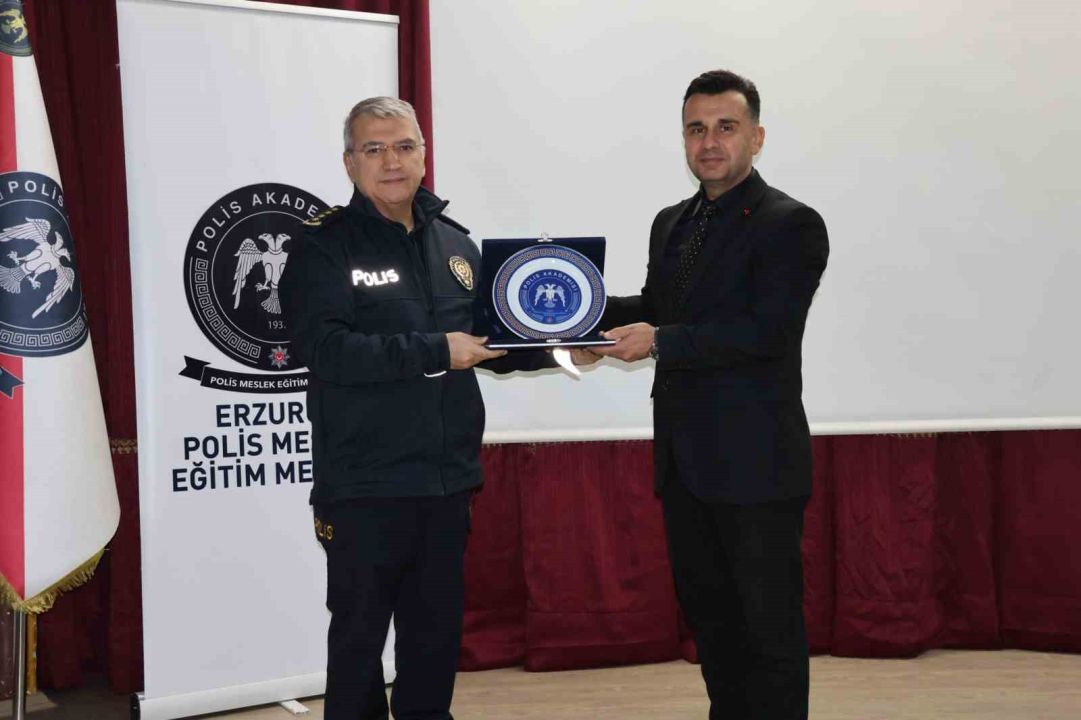 "Ailemle Güvendeyim" projesi kapsamında polis adaylarına eğitim verildi