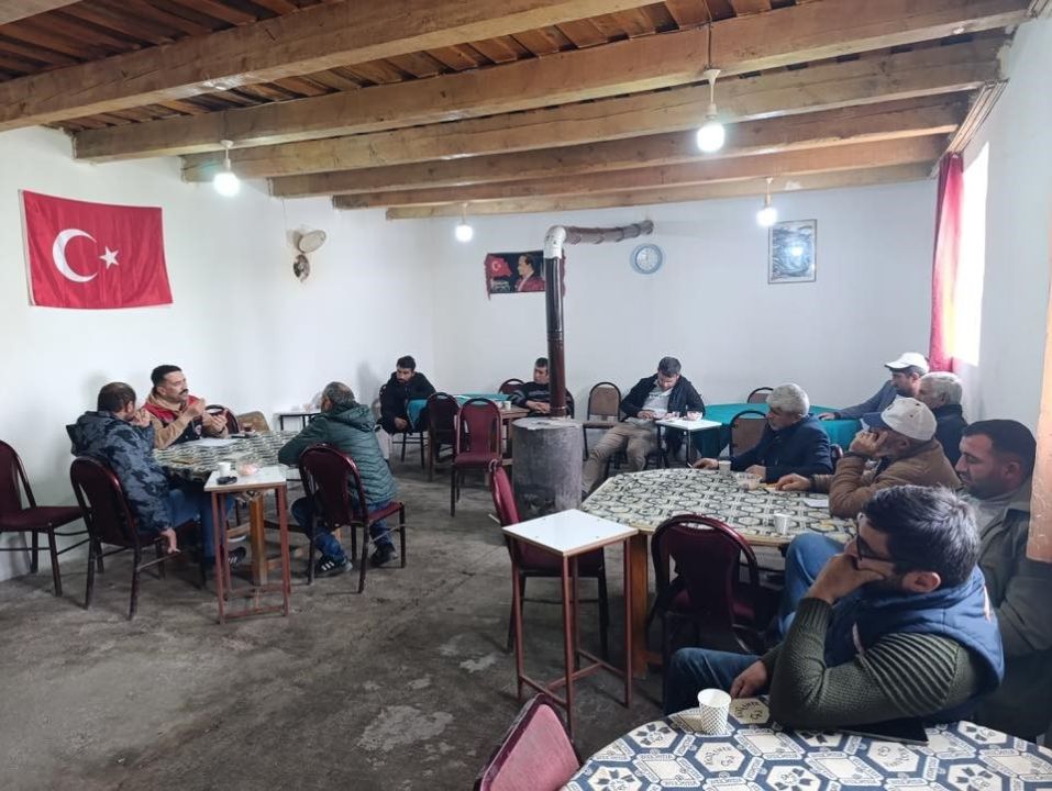 Kars’ta buzağı kayıplarının önüne geçmek için üreticilere eğitim veriliyor