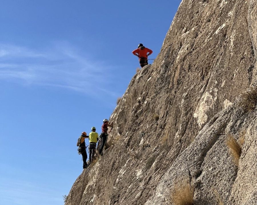 Van’da ilk kez çok ip boylu kaya tırmanışı eğitimi verildi