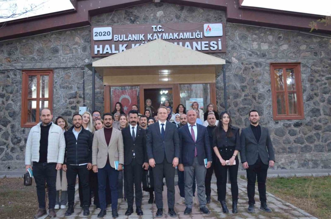 Muş Bulanık Kaymakamı Koşansu, kütüphane buluşmalarında öğretmenlerle özel söyleşi gerçekleştirdi