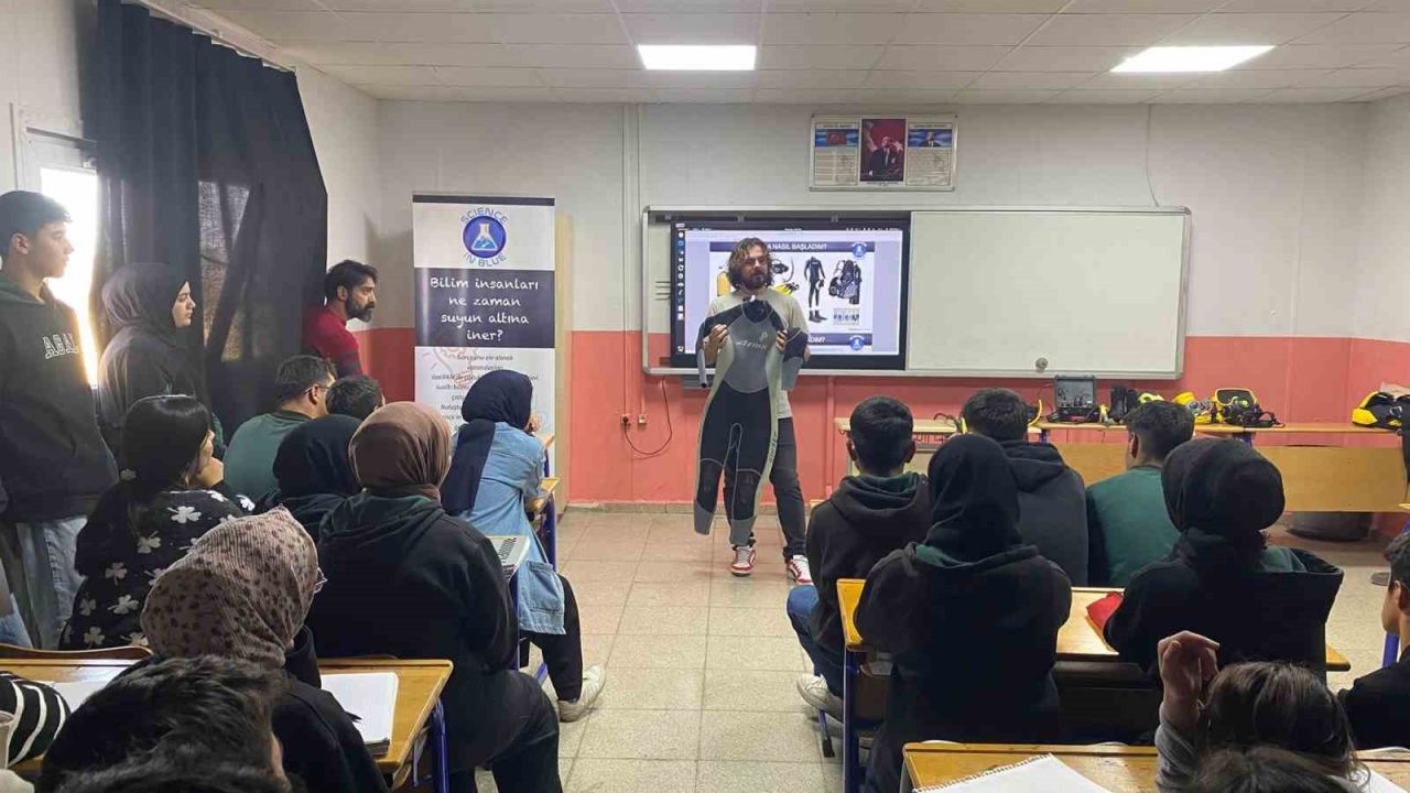 O illerindeki öğrenciler "Mavi Bilim’le" buluştu