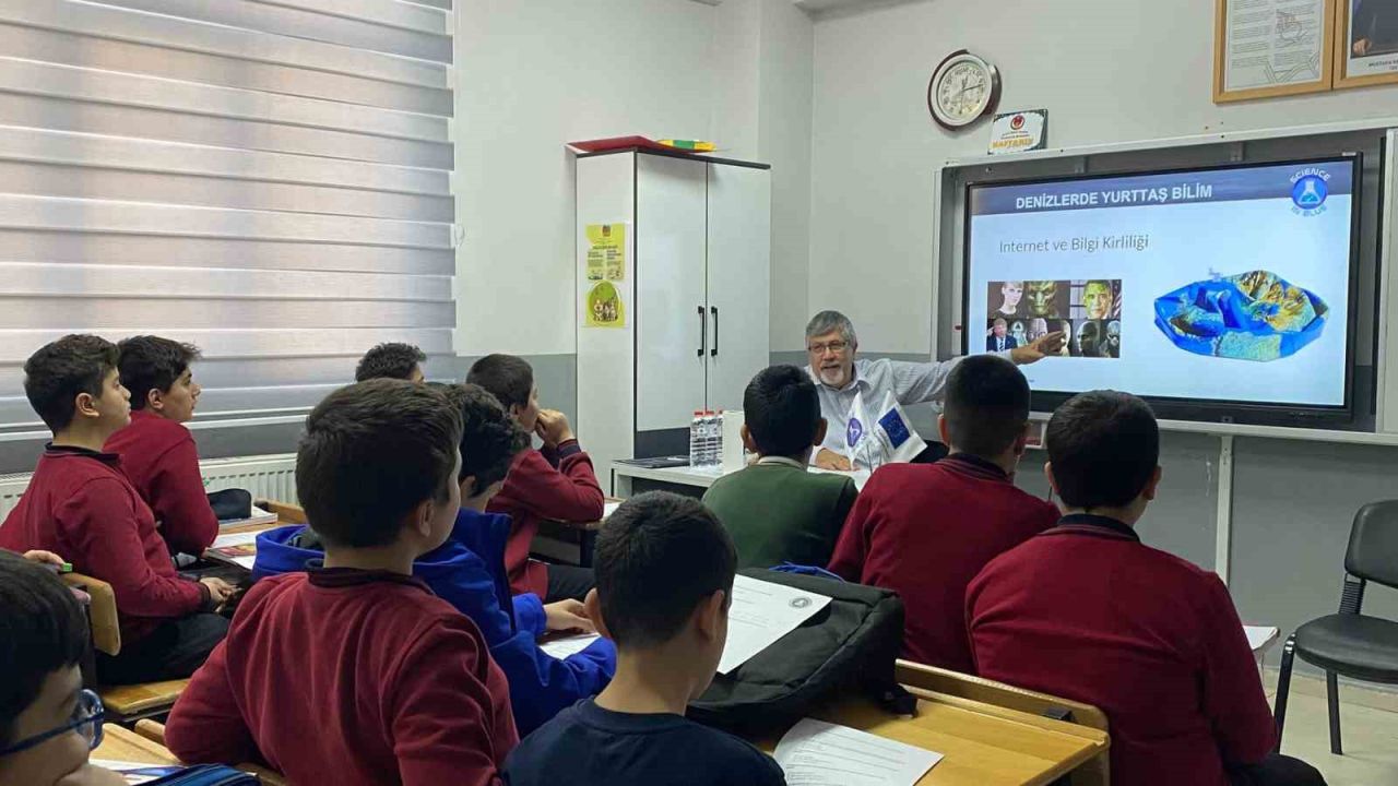 O illerindeki öğrenciler "Mavi Bilim’le" buluştu