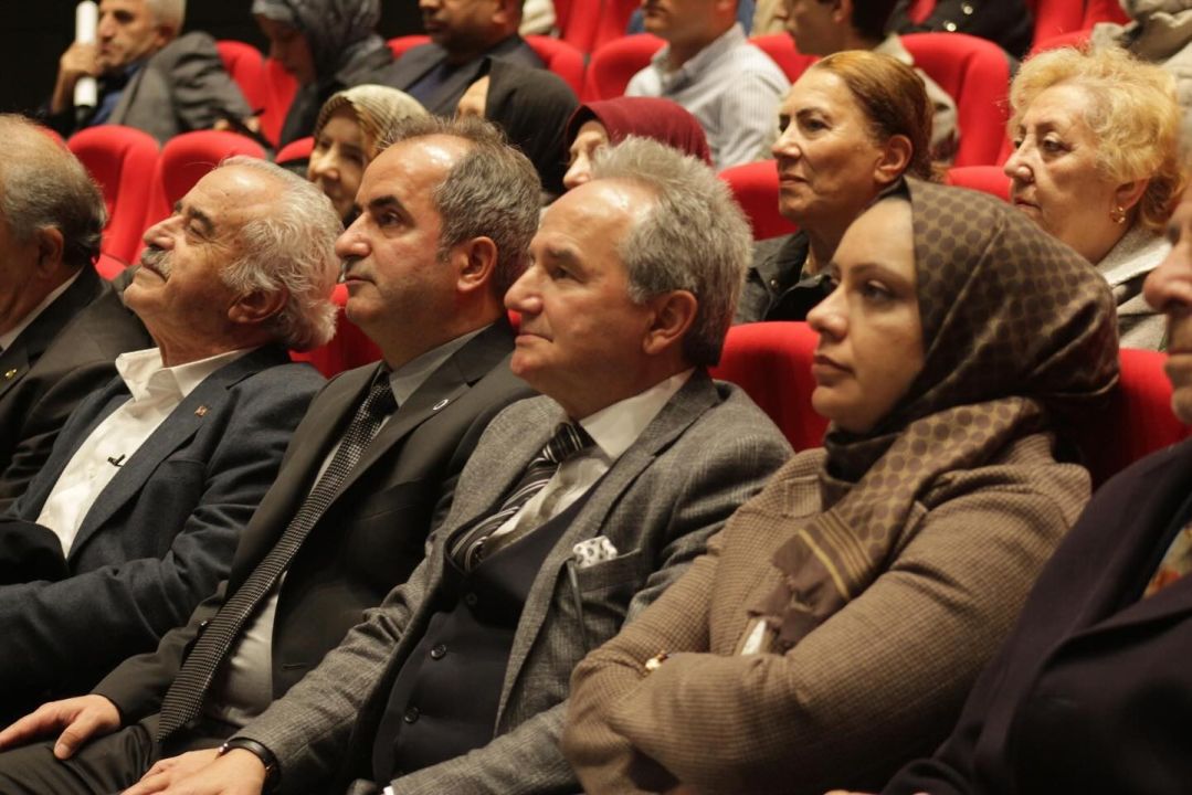 Erzurum'da hemşerileri Türk basınının duayen ismi Hasan Pulur’u unutmadı