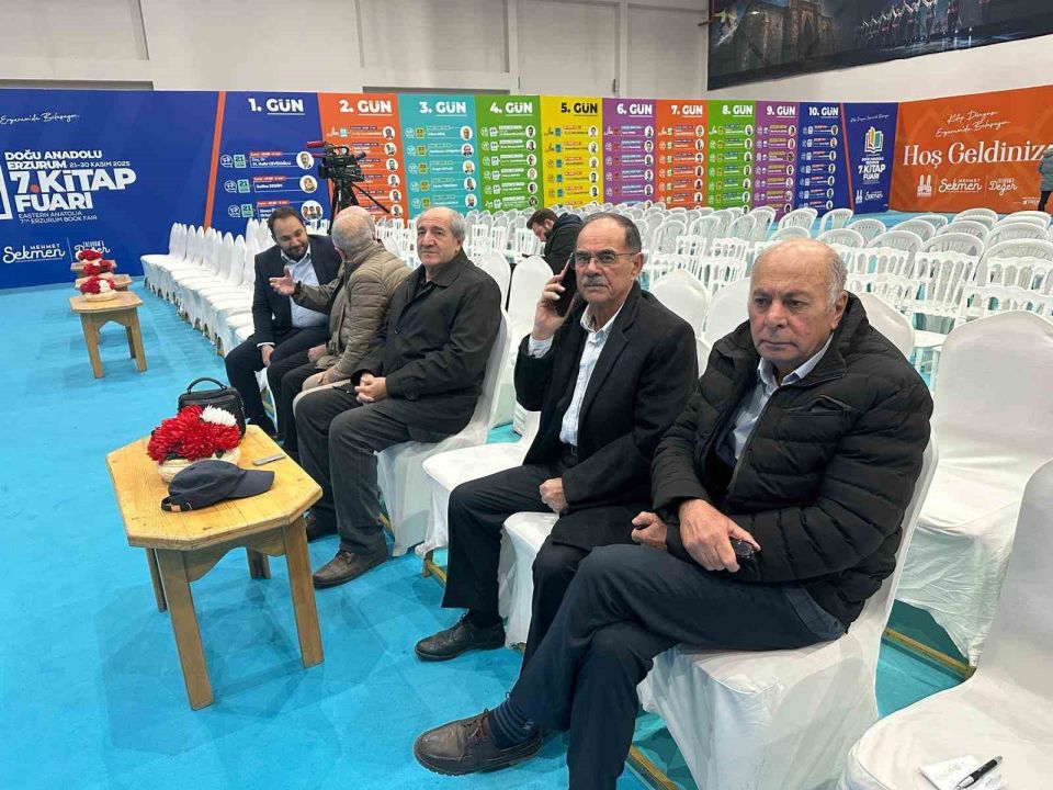 Prof. Dr. Hakan Kadıoğlu, Kitapseverlerle Erzurum’da buluştu