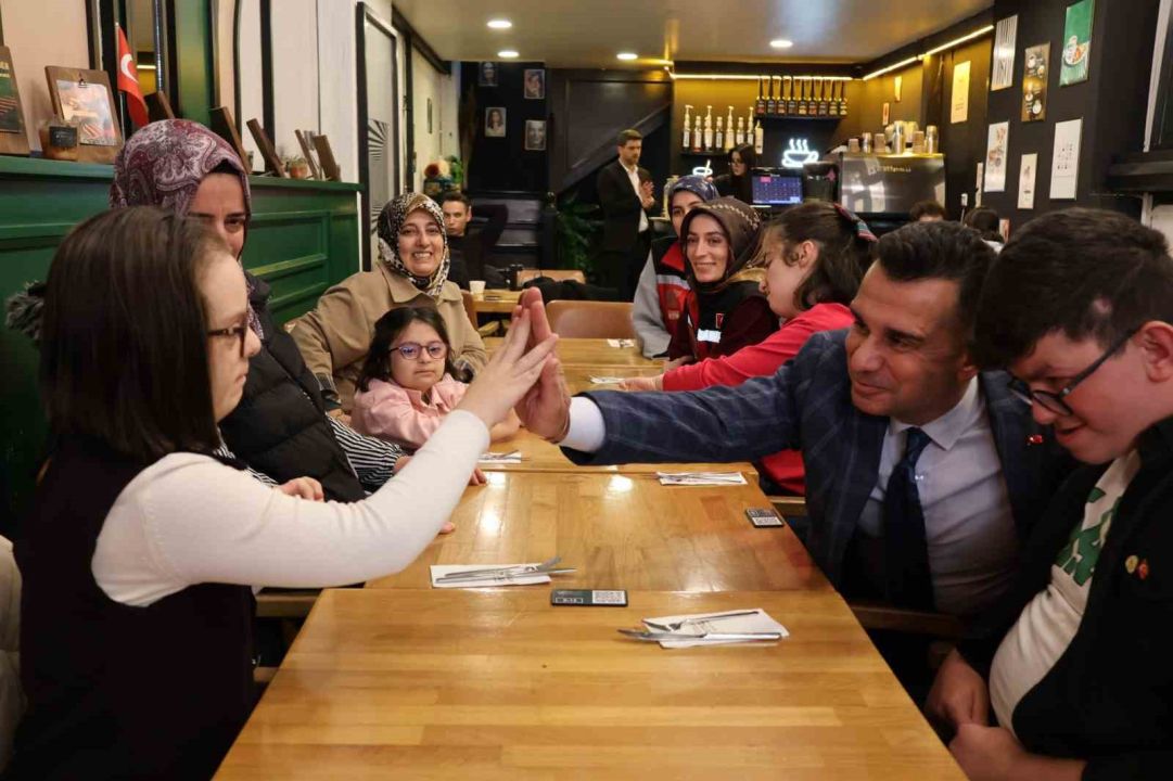 Erzurum Aile ve Sosyal Hizmetler İl Müdürü Hasan Aykut: "Sevgi köprüsü ile gönülden gönüle bağ kuruyoruz"