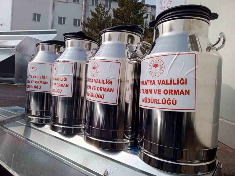 Malatya’da yetiştiricilere çoban evi, akıllı yemlik desteği