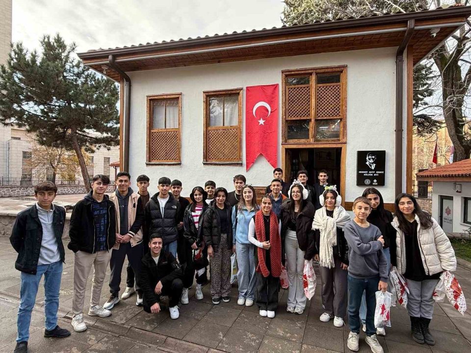 Hakkarili öğrenciler Ankara gezisinden döndü