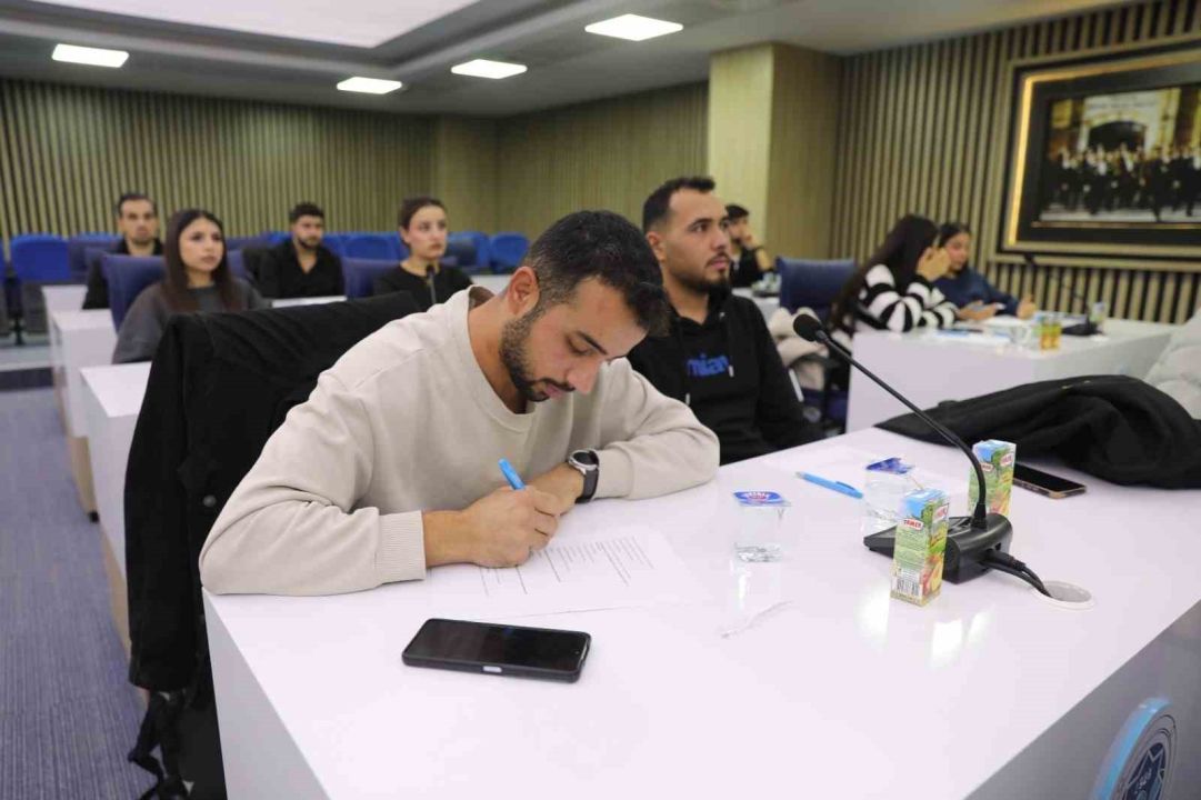 Battalgazi’de gençlik çalışmaları öğrencilerle istişare edildi