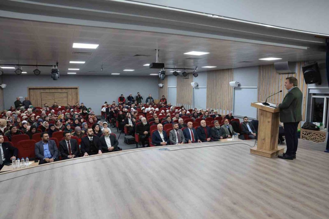 Üç aylar programında Ahıska Türkleri ve protokol bir araya geldi