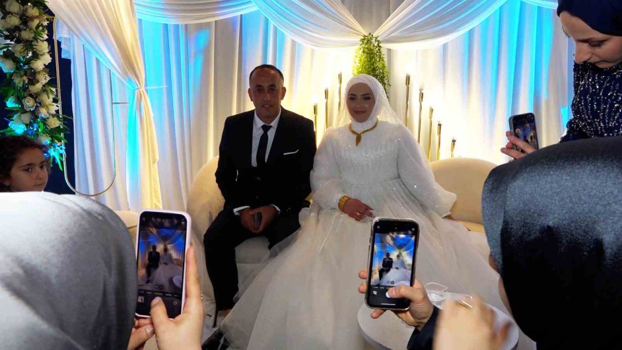Kaçarak evlendiler, 14 yıl sonra rüya gibi bir düğünle hayallerini tamamladılar