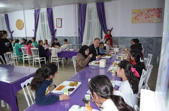 Bulanık’ta devletin sıcak eli öğrencilere uzandı