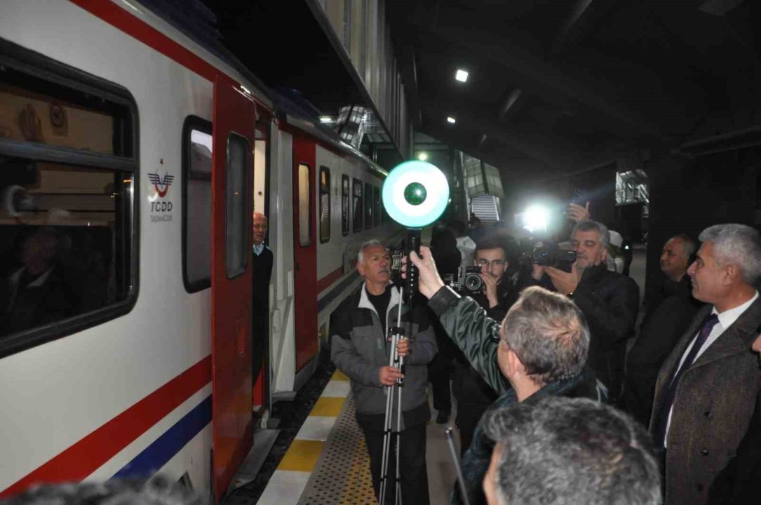 Masalsı yolculuğun son durağı: Turistik Doğu Ekspresi Kars’ta coşkuyla karşılandı