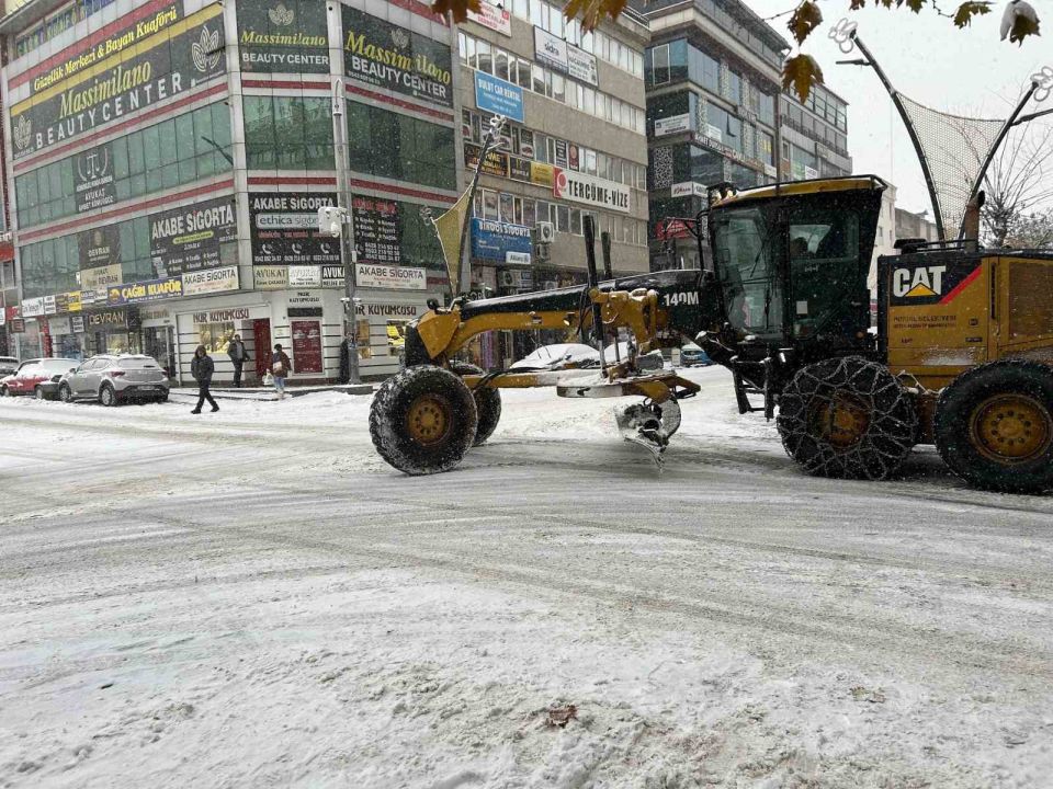 Bingöl’de beklenen kar yağışı başladı