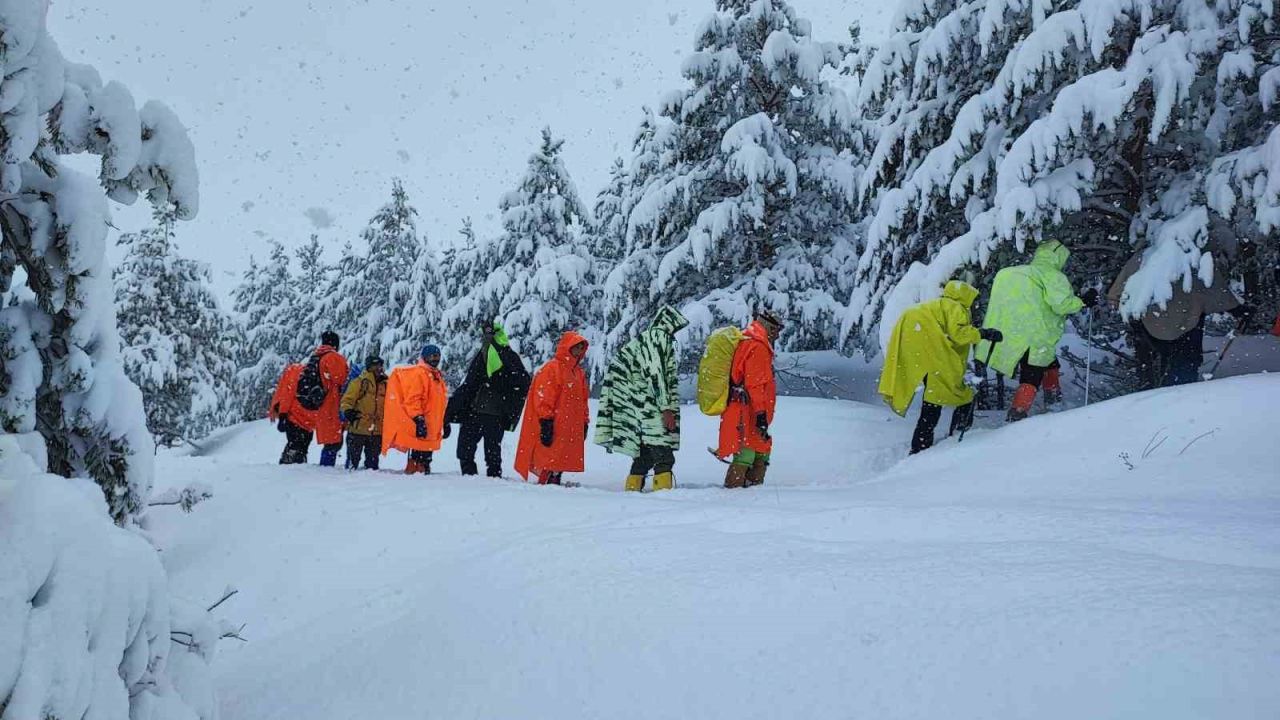 Van’da kar nedeniyle yol kapandı, rota Toprakkale’ye çevrildi