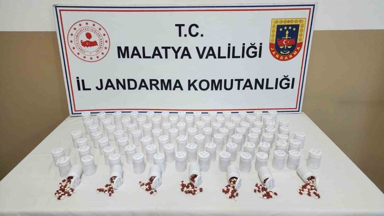 Malatya’da 5 bin 561 adet sentetik ecza hap ele geçirildi