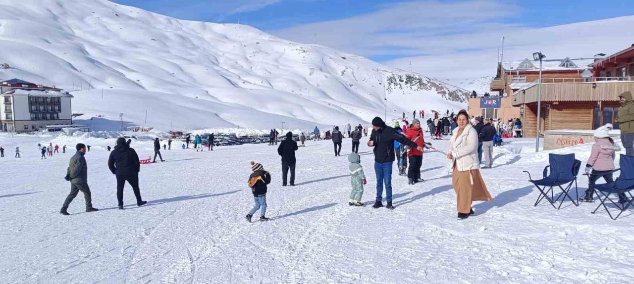 Soğuk hava kayak keyfini gölgede bıraktı