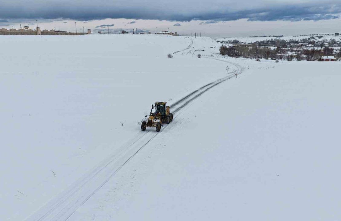 Van’da 283 yerleşim yerinin yolu kapandı