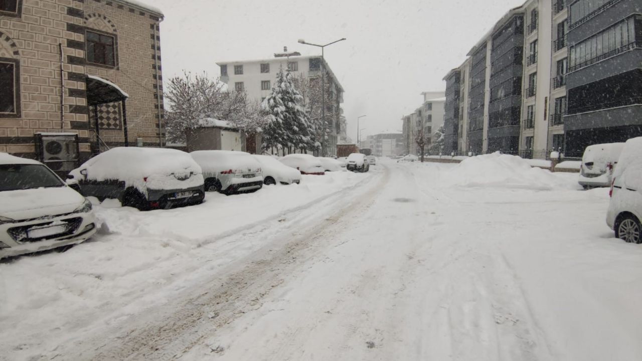 Bingöl’de kar yağışı aralıksız devam ediyor