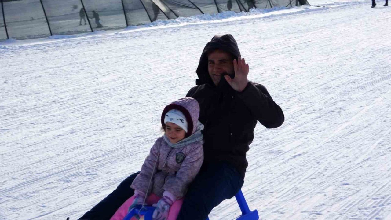 Abalı Kayak Merkezi yarıyıl tatilinde çocuklarla şenlendi