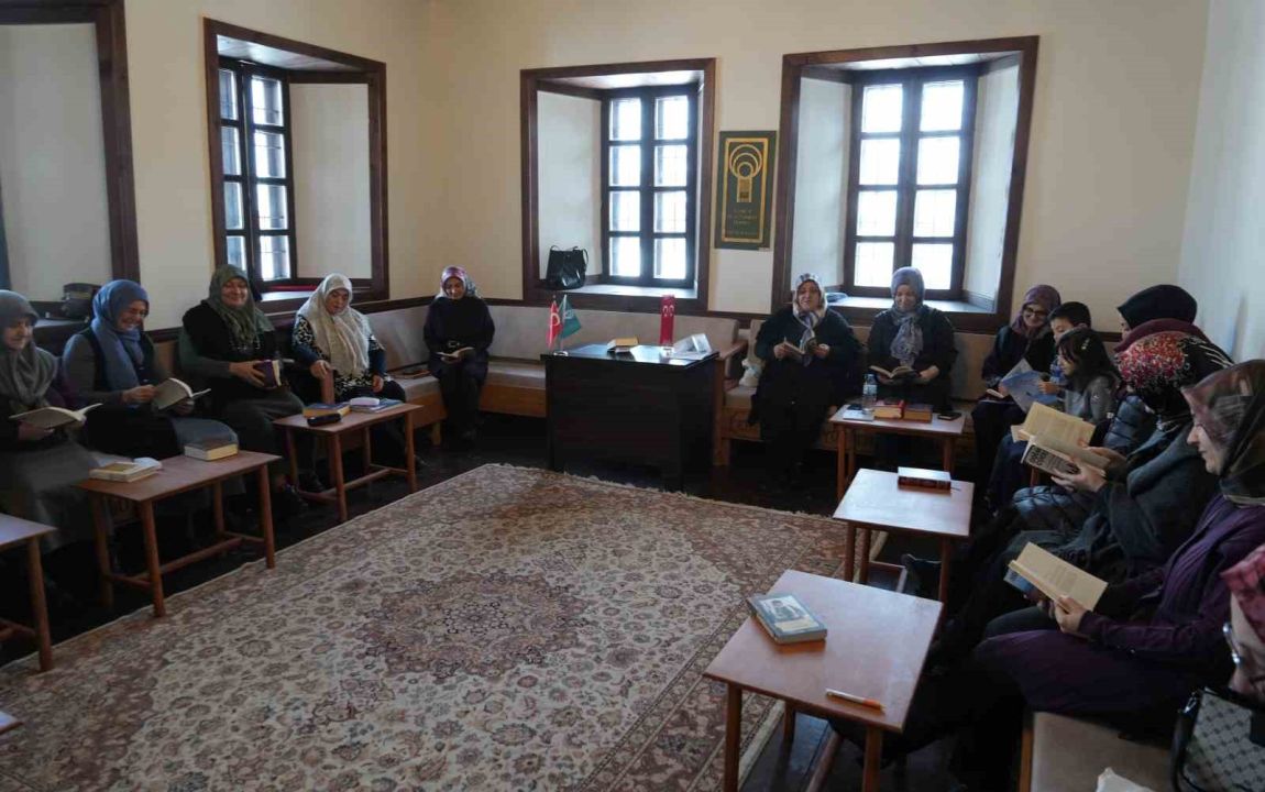 Erzurum’un kitap kurdu ev hanımları: Martin Eden’i de okuyorlar İlber Ortaylı’yı da