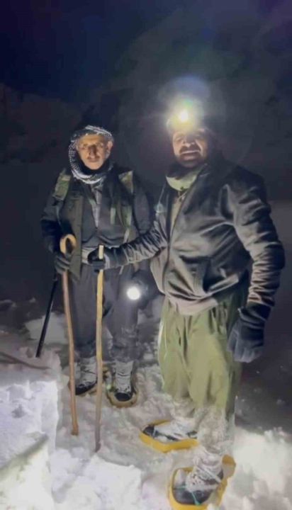 Hedik giyen köylülerin karda zorlu mücadelesi