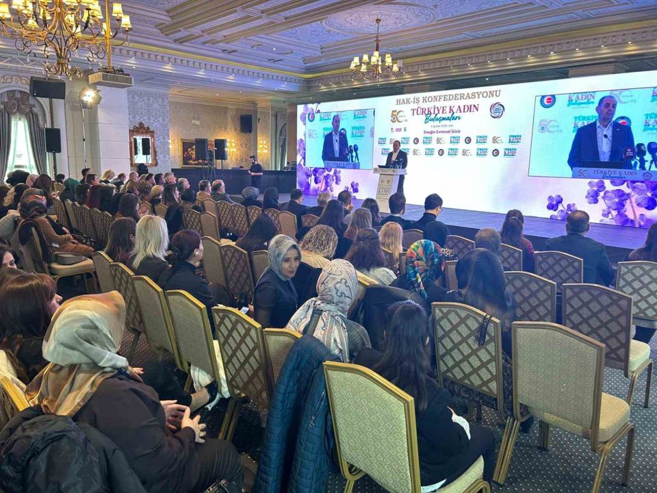 HAK-İŞ’in "Türkiye kadın buluşmaları" programı Van’da düzenlendi