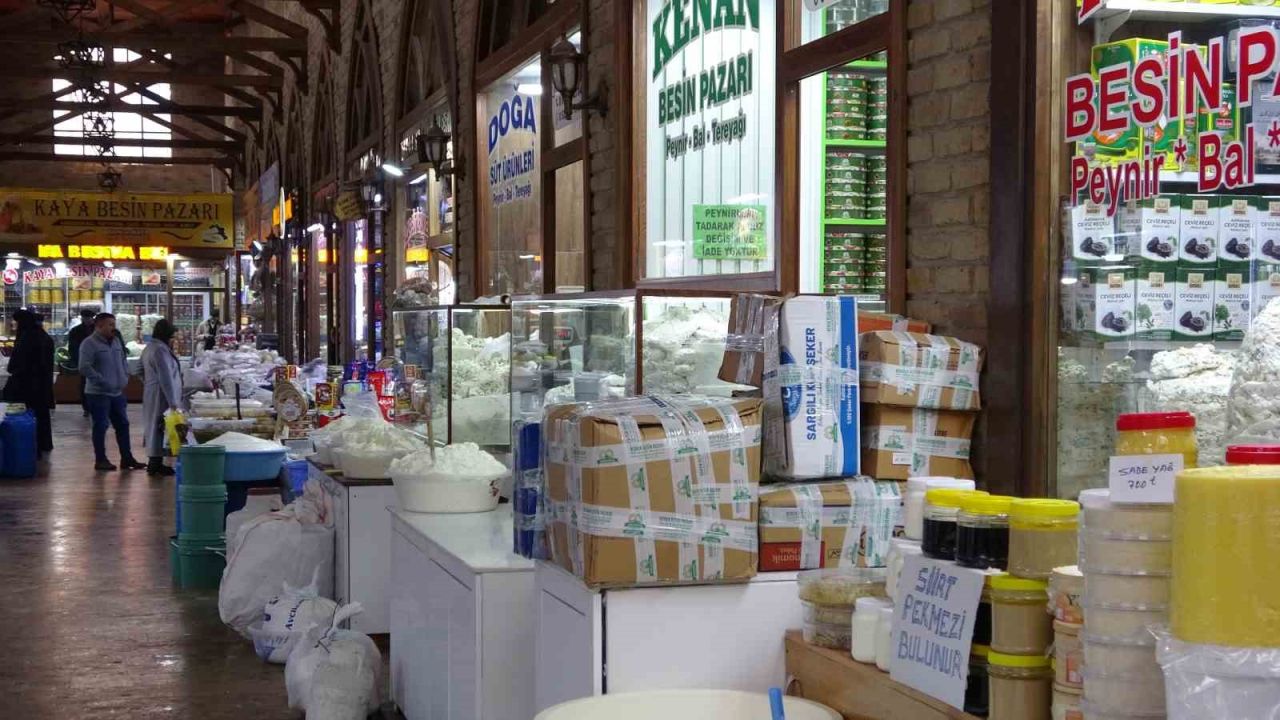 Van otlu peyniri hem sofralık hem hediyelik olarak tercih ediliyor