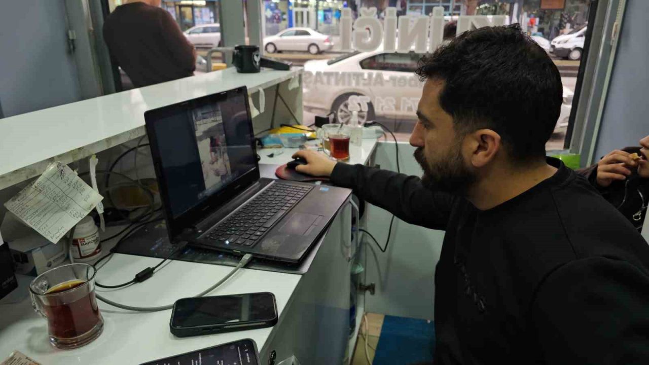 Bitlis’te ölü doğan kuzu, panda yavrusuna benzerliğiyle şaşırttı