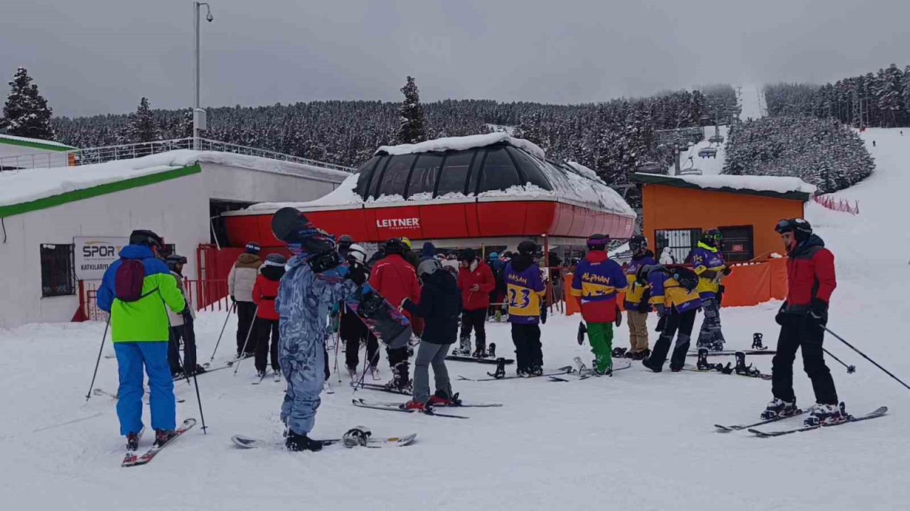 Kars’ta kayak heyecanı sürüyor
