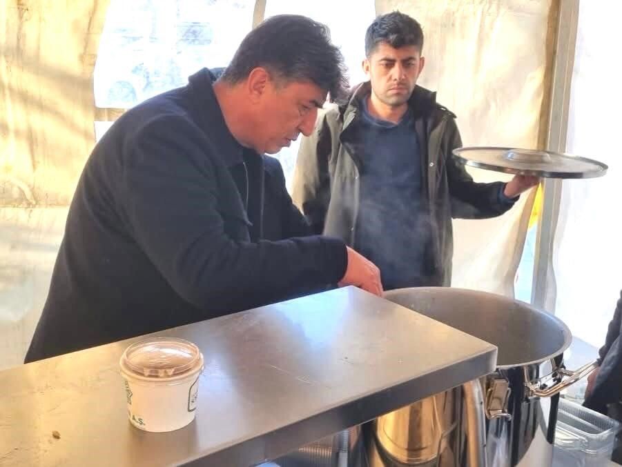 Pasinler Belediyesi’nden vatandaşa sıcak yemek ikramı