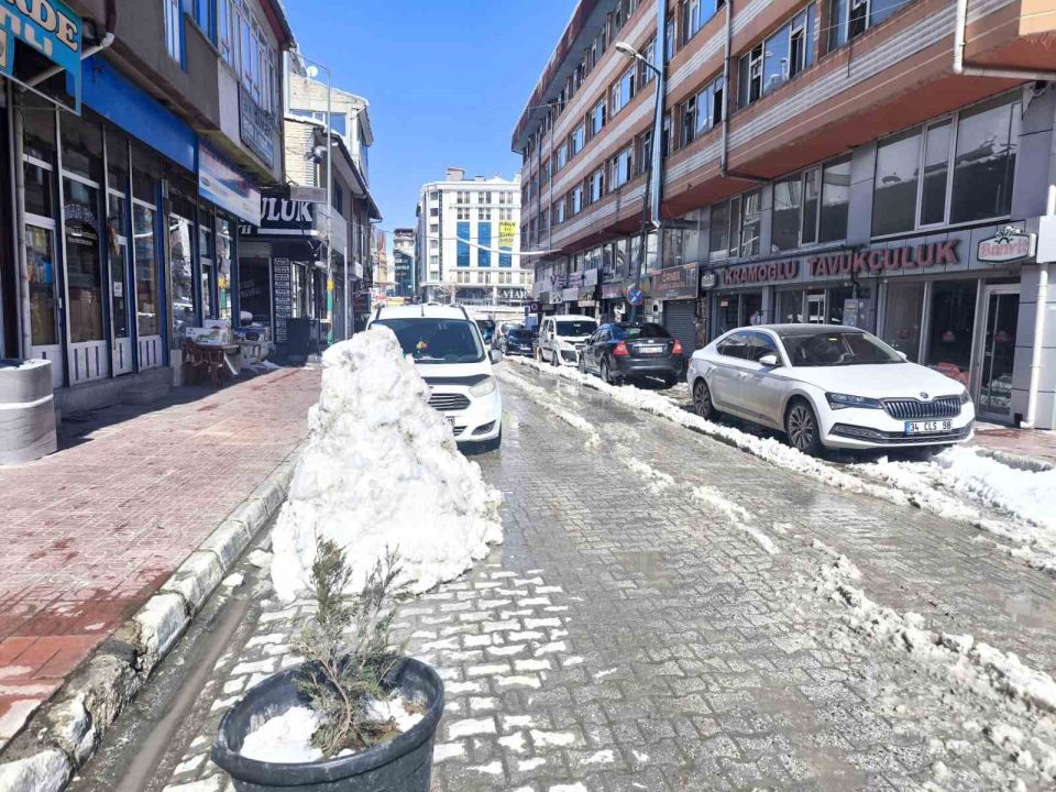 Van’da esnaf ve vatandaşlardan "altyapı ve temizlik" tepkisi