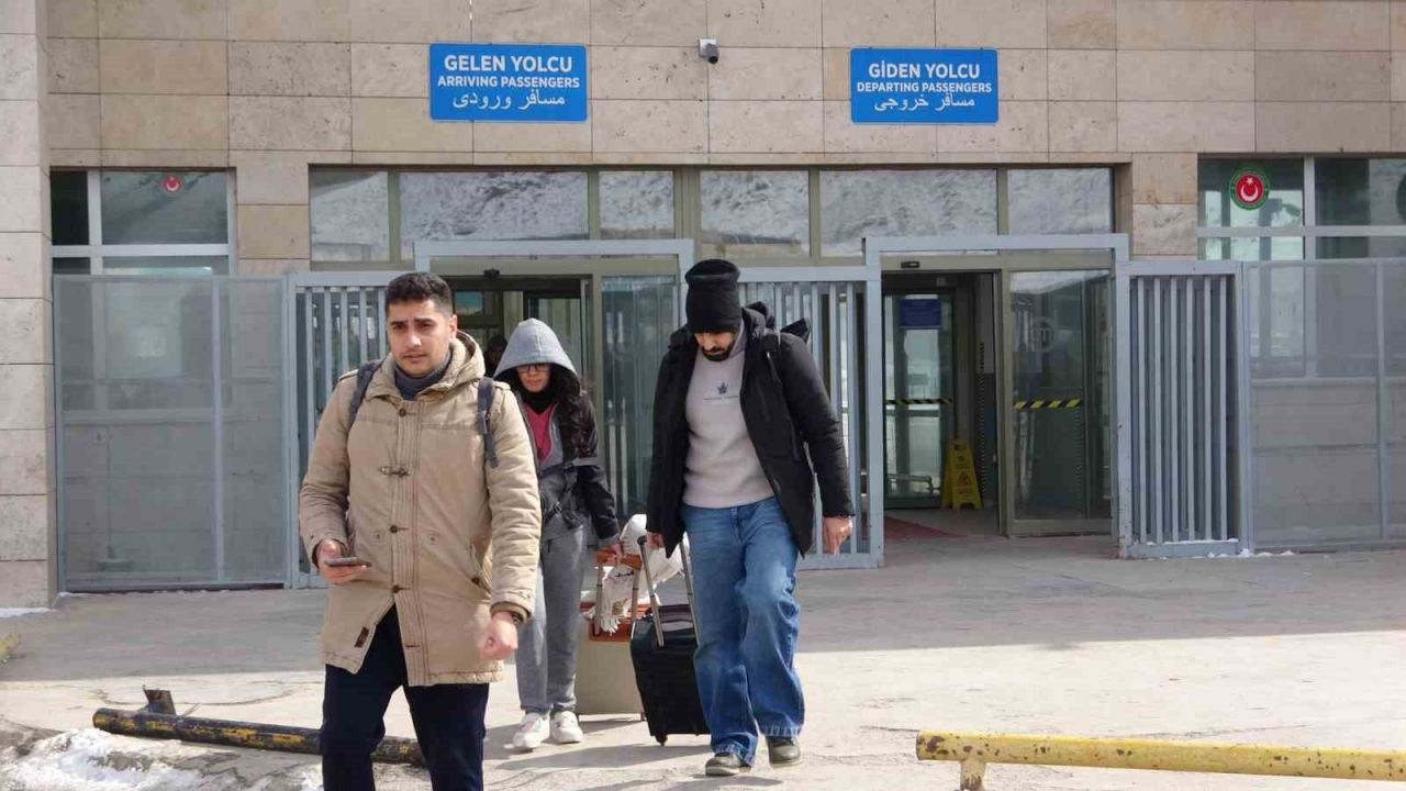 Kapıköy Gümrük Kapısı’nda geçişler kontrollü sürüyor