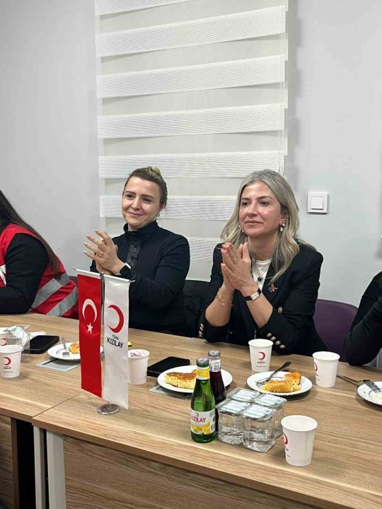 Kars’ta Kızılay’dan üniversite öğrencilerine "Anne Eli" iftarı