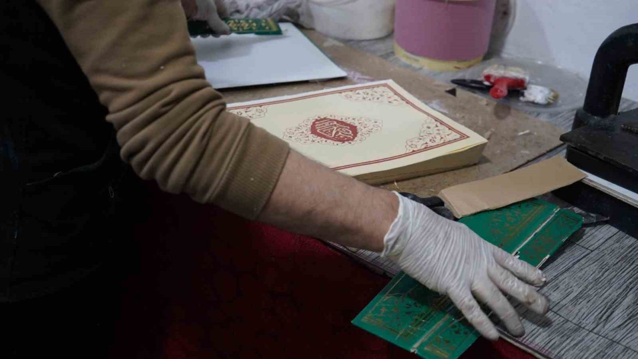 Vanlı cilt ustası yarım asırlık zanaatını teknolojiye karşı koruyor