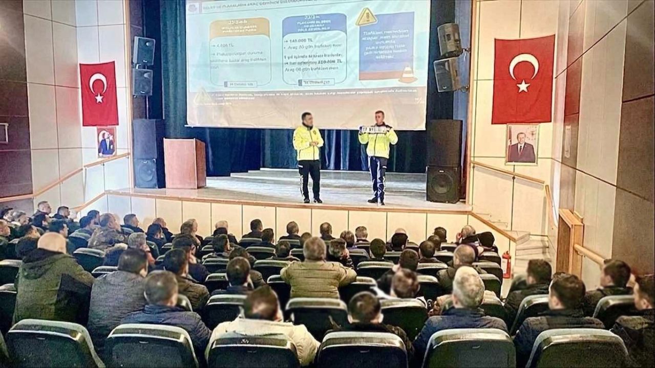 Erzurum'da jandarma trafik ekipleri rehberlik ve bilgilendirme çalışmalarını sürdürüyor