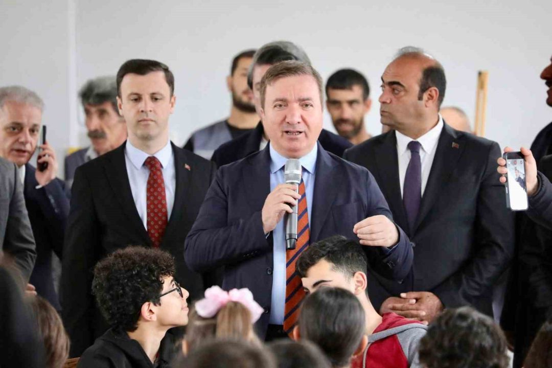 Erzincan Valisi Hamza Aydoğdu’dan gençlere hem değer hem spor vurgusu