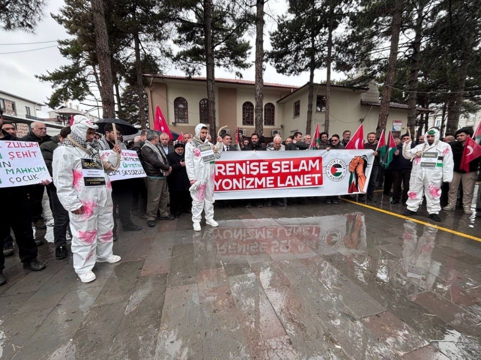 Cuma Namazı Çıkışı Filistin için tek yürek çağrısı