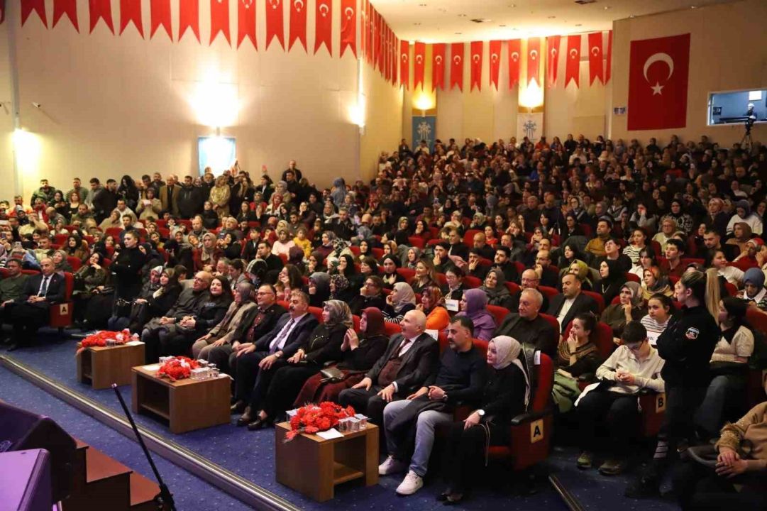 Erzurum Palandöken’de "Kaset şarkıları" konseri yoğun ilgi gördü